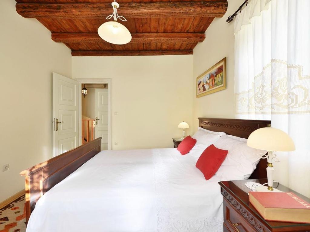 Villa Омиш Экстерьер фото
