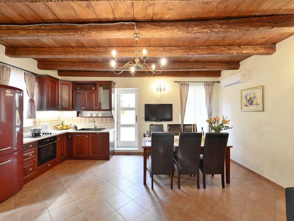 Villa Омиш Экстерьер фото